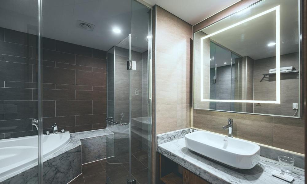 Wonju City Hotel Hyeoksin Buitenkant foto
