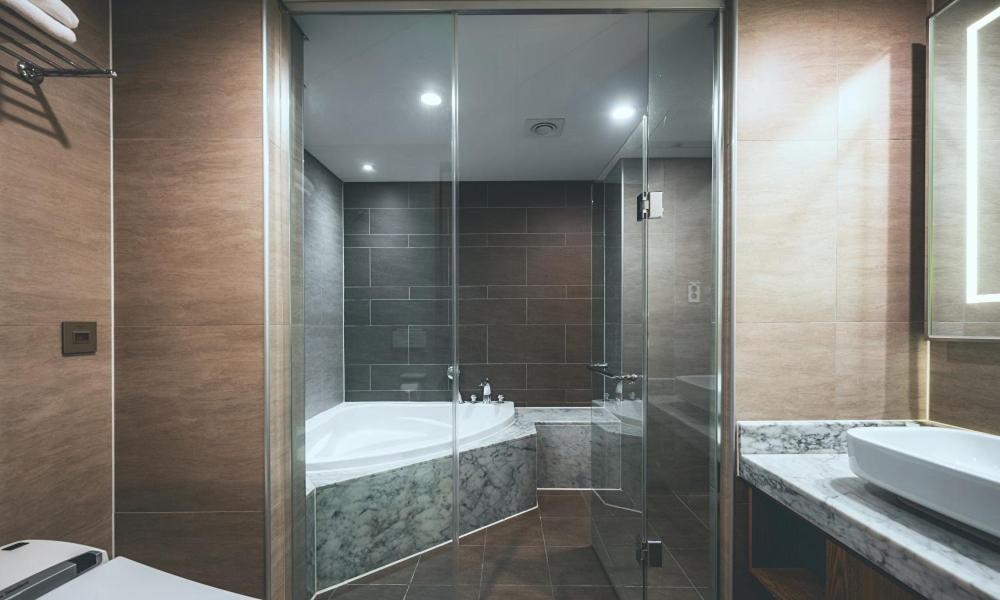 Wonju City Hotel Hyeoksin Buitenkant foto