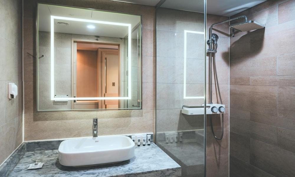 Wonju City Hotel Hyeoksin Buitenkant foto