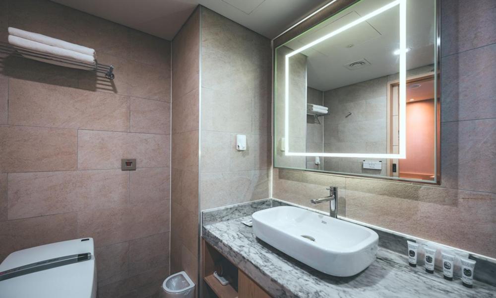 Wonju City Hotel Hyeoksin Buitenkant foto