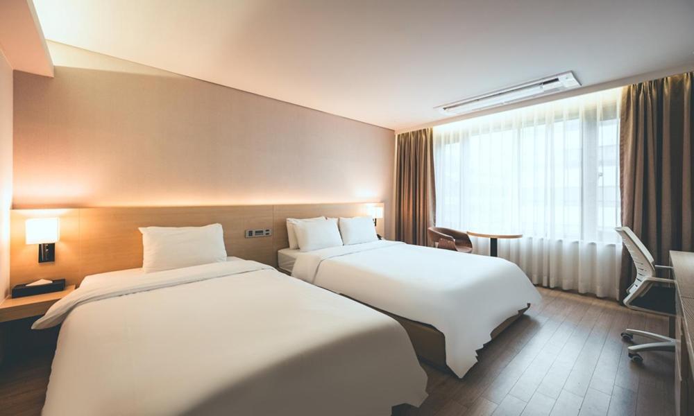 Wonju City Hotel Hyeoksin Buitenkant foto