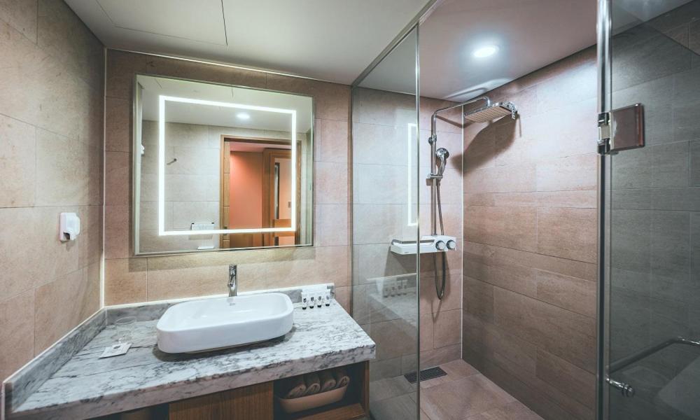 Wonju City Hotel Hyeoksin Buitenkant foto
