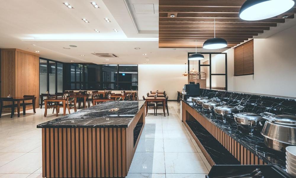 Wonju City Hotel Hyeoksin Buitenkant foto
